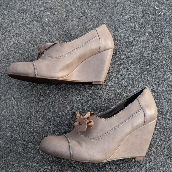 Crown Vintage Shoes - Crown Vintage Nude Beige Wedge Shoes Size 7.5M